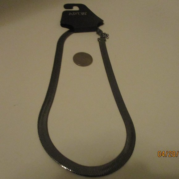 NECKLACE SILVER/BLACK LOOKING OVER 14" - Picture 2 of 5